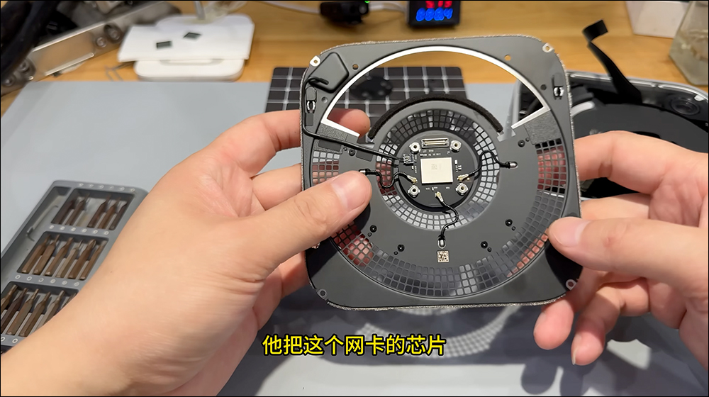M4 Mac mini 采用可拆卸 SSD 模块化设计，已有成功改装扩充至 2TB 案例