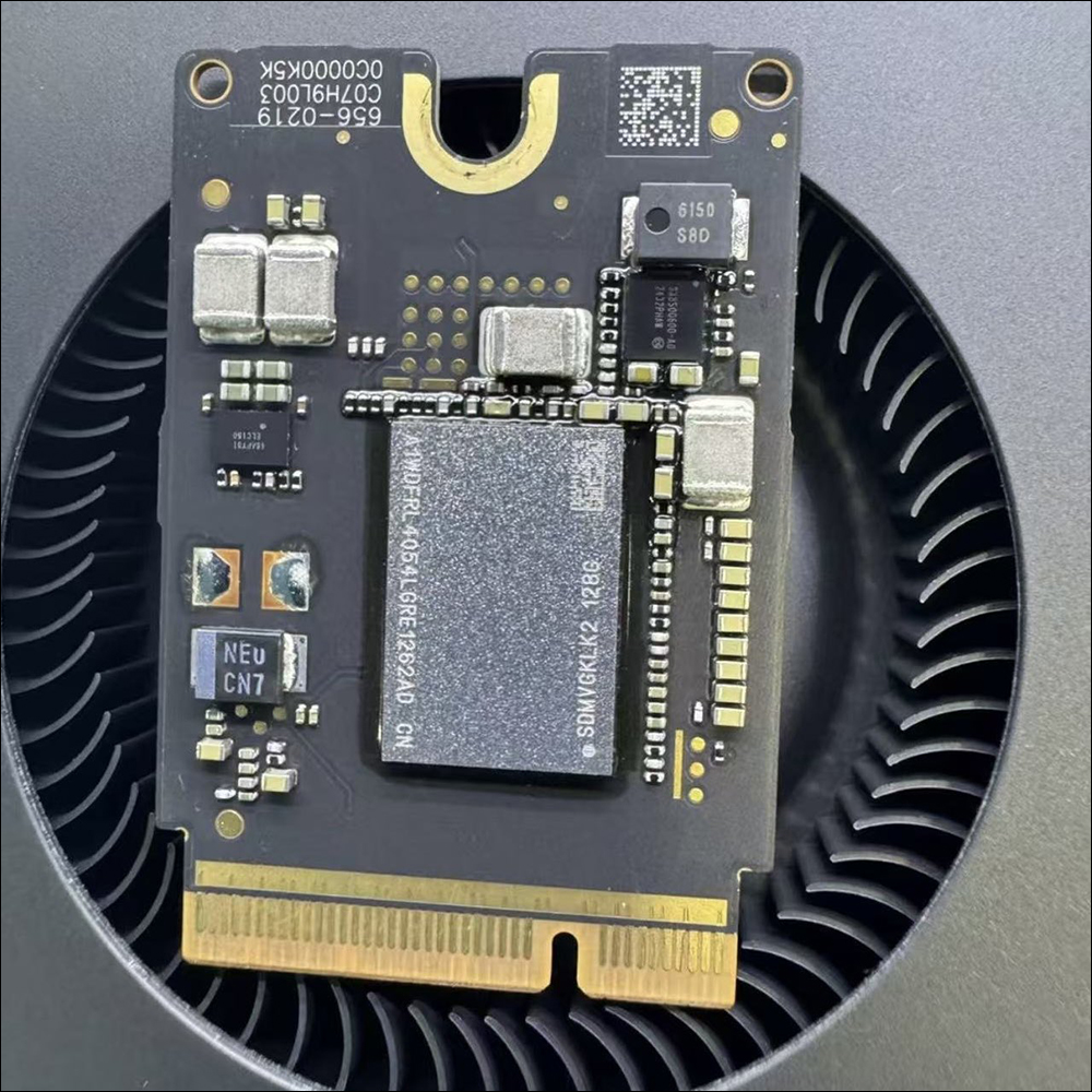 M4 Mac mini 采用可拆卸 SSD 模块化设计，已有成功改装扩充至 2TB 案例